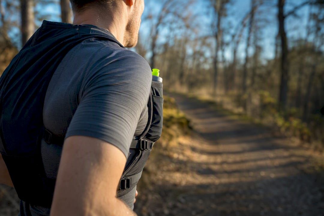 Runners: Fix Hydration Vest Bounce With Fit First Micro Adjustments - STRYQ