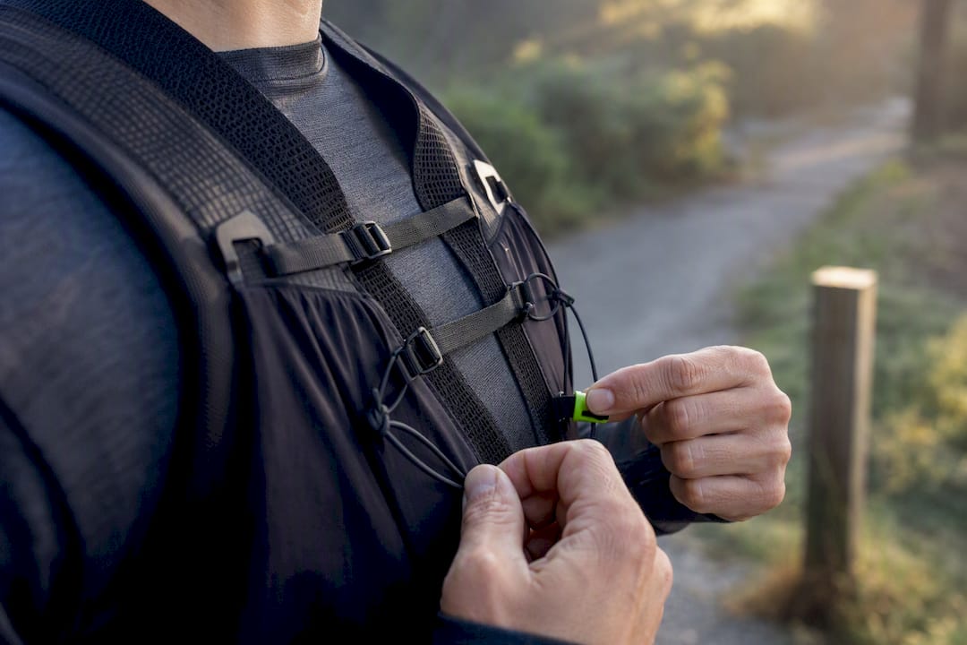 Running vest fit: size and adjust for a no bounce run, tested by Stryq - STRYQ