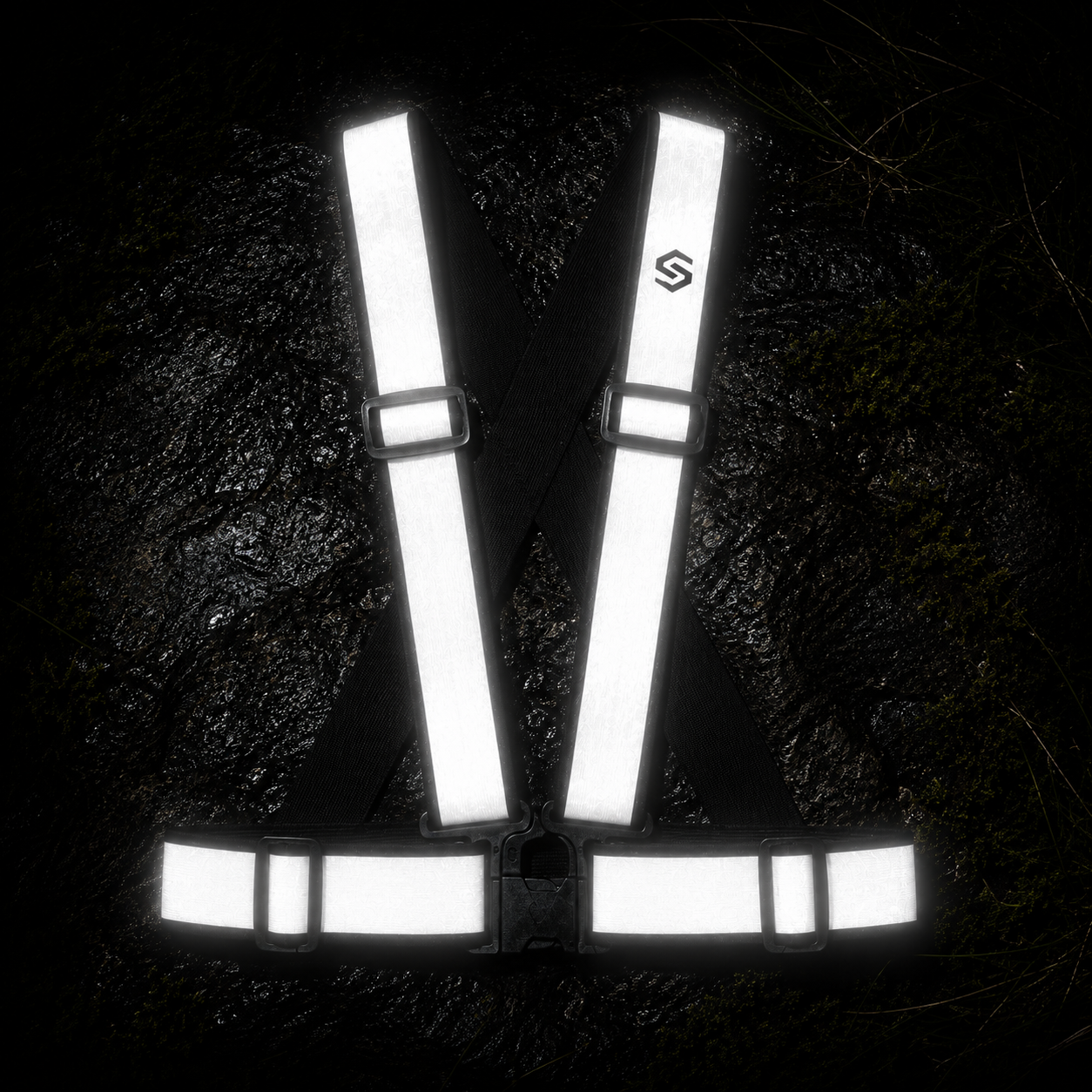 Hi-vis running vest with 360-degree reflective harness