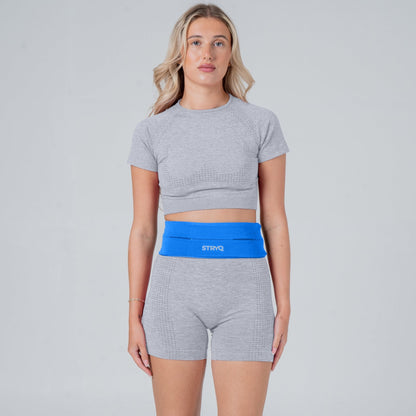 Runner wearing a blue run belt in photoshoot