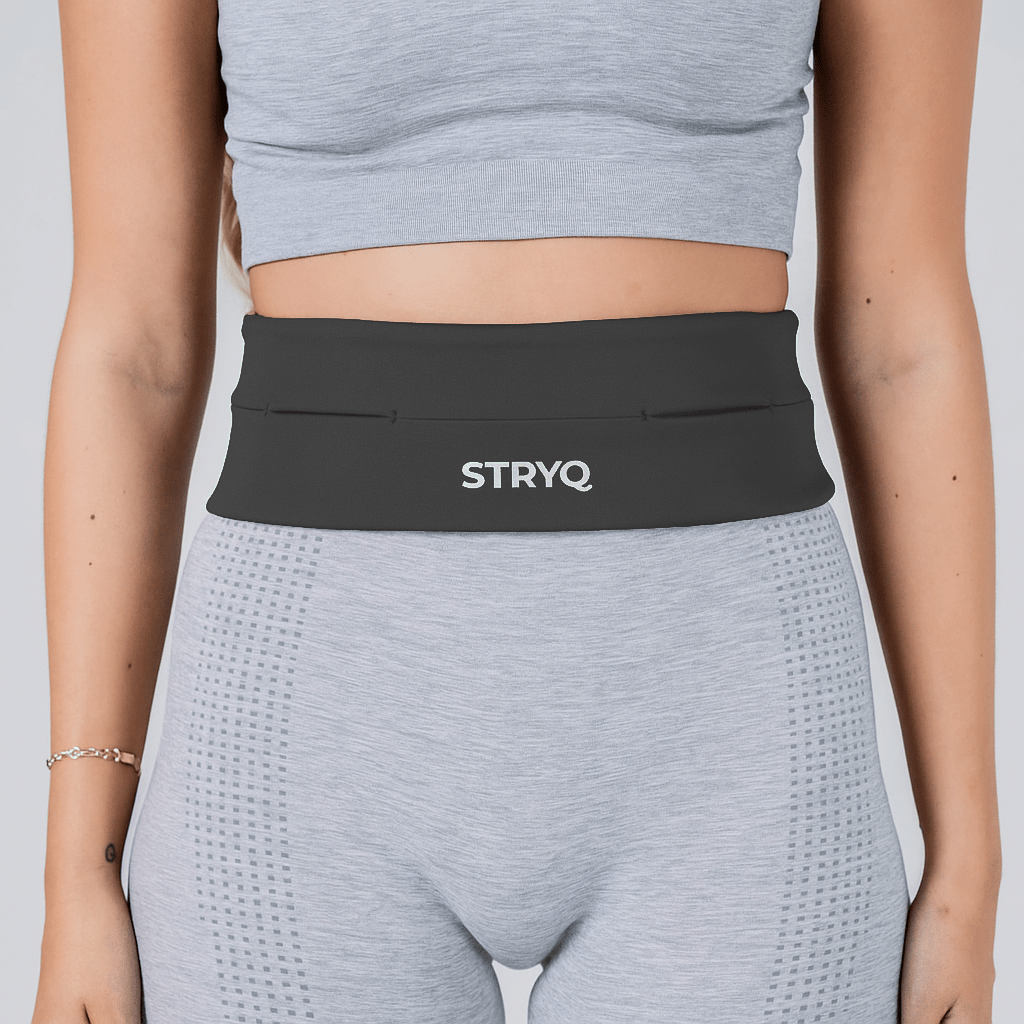 woman wearing RUNNING BELT