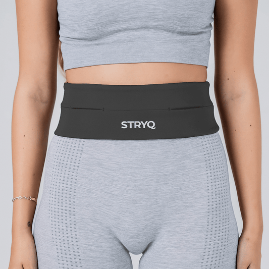 woman wearing RUNNING BELT
